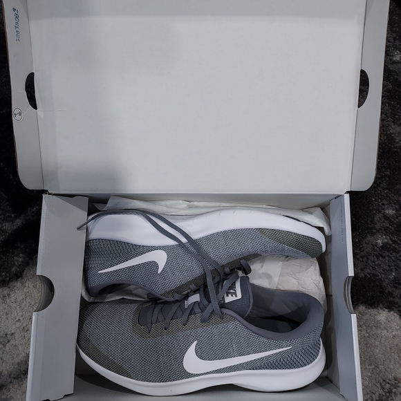 Nike Men's Athletic Shoes in Gray and White - Picture 1 of 1